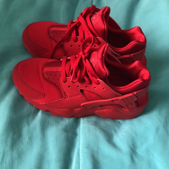 Red nike's - Picture 3 of 3